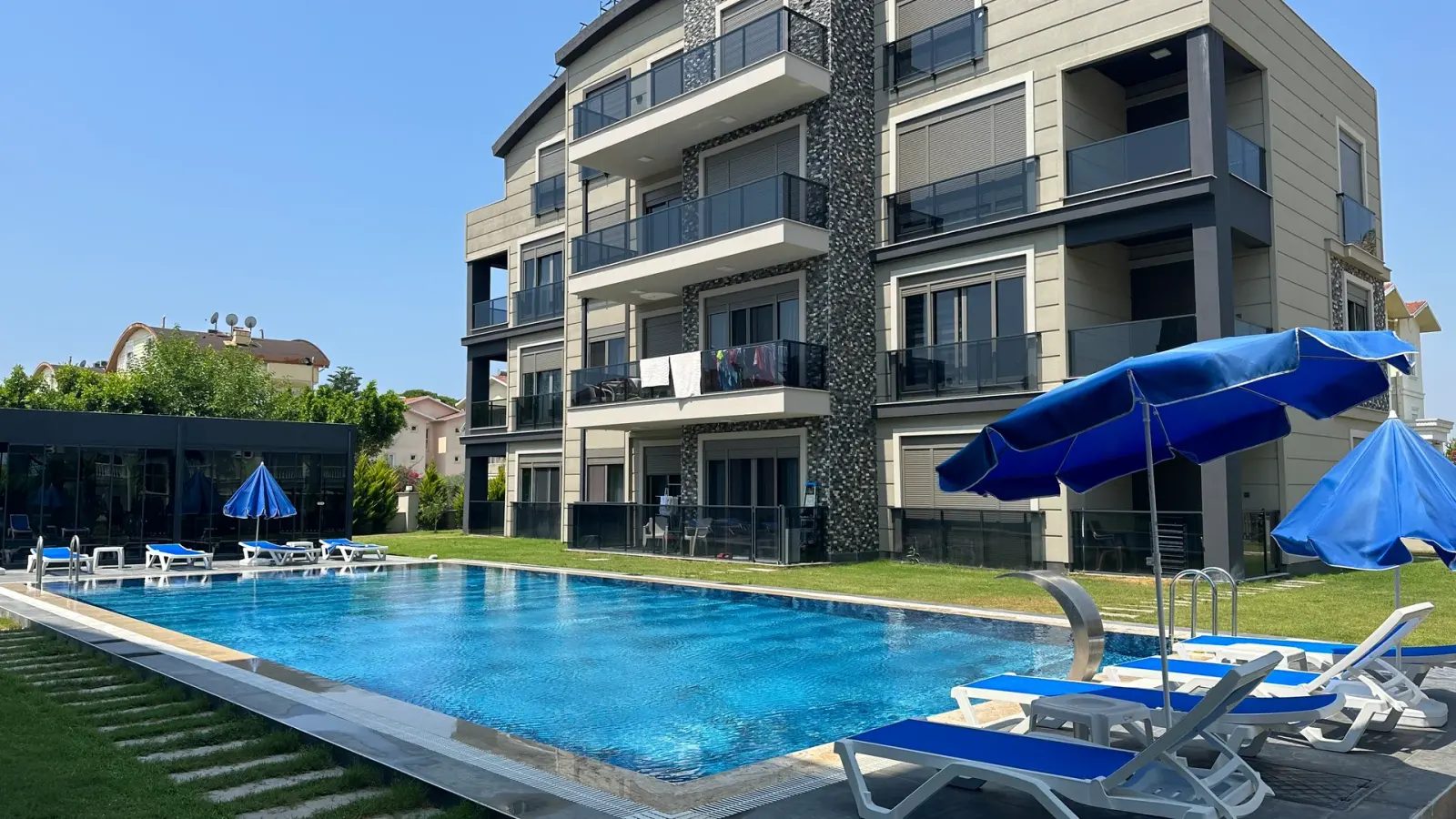 Appartement premium 2+1 de luxe dans une résidence avec piscine pour ceux qui souhaitent se sentir privilégiés