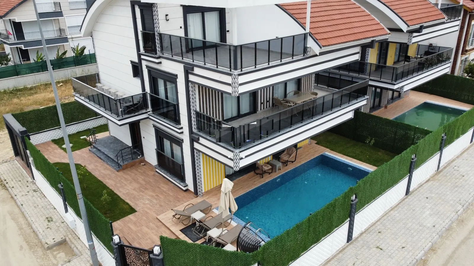 Villa moderne meublée 7+1 avec piscine à Belek