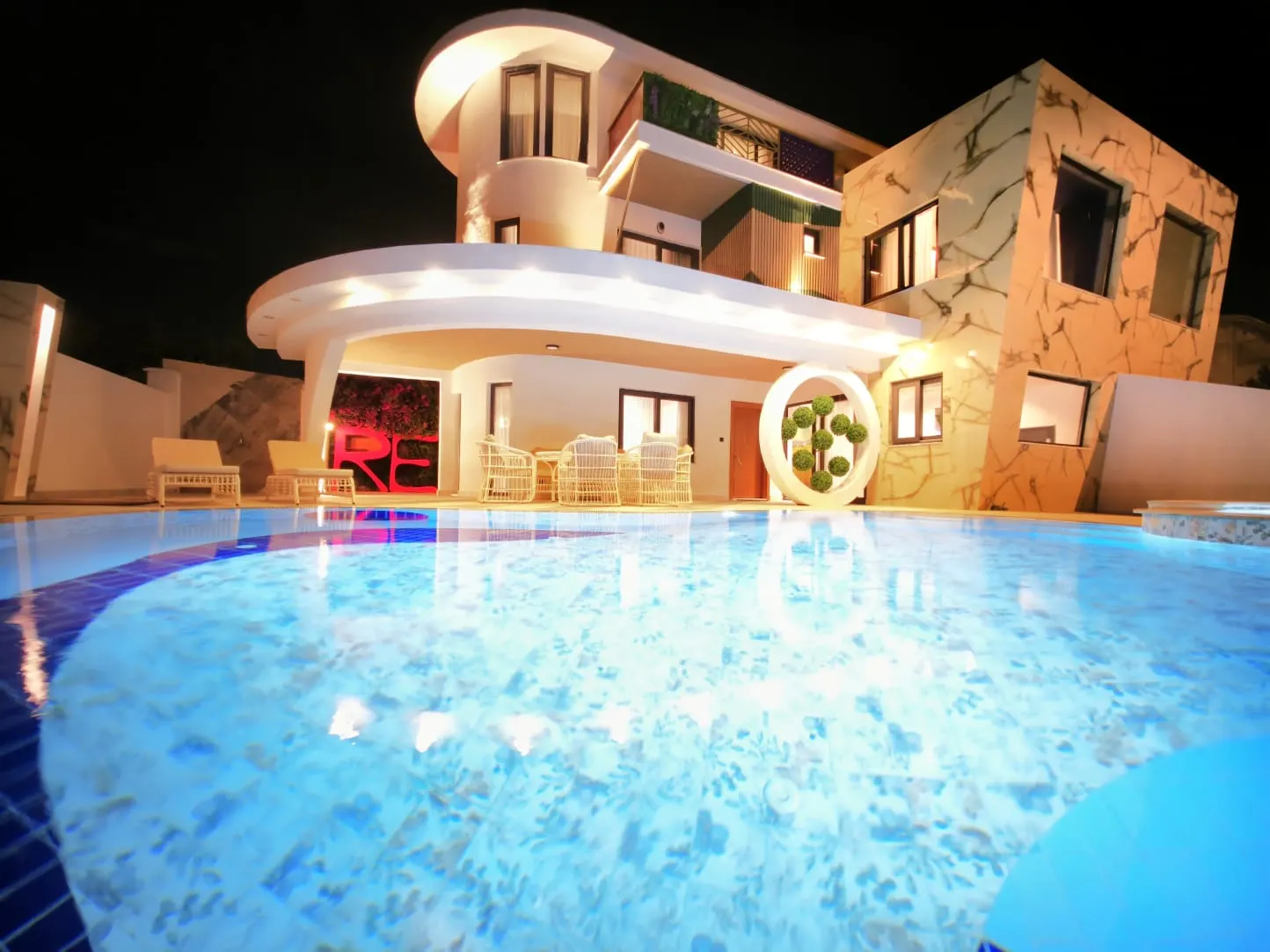Belek Satılık 3+1 Eşyalı Havuzlu Villa - Otoparklı ve Kat Mülkiyetli