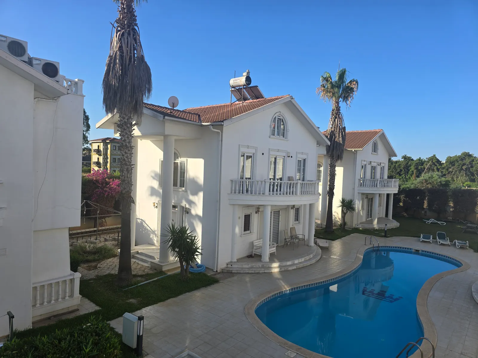 Belek'te Eşyalı, Havuzlu ve Otoparklı 3+1 Satılık Villa