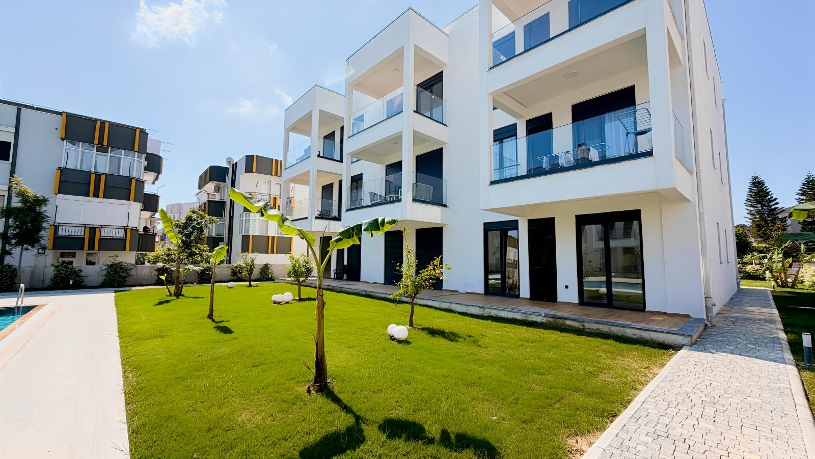 Appartement 1+1 meublé avec piscine à vendre en rez-de-chaussée à Belek