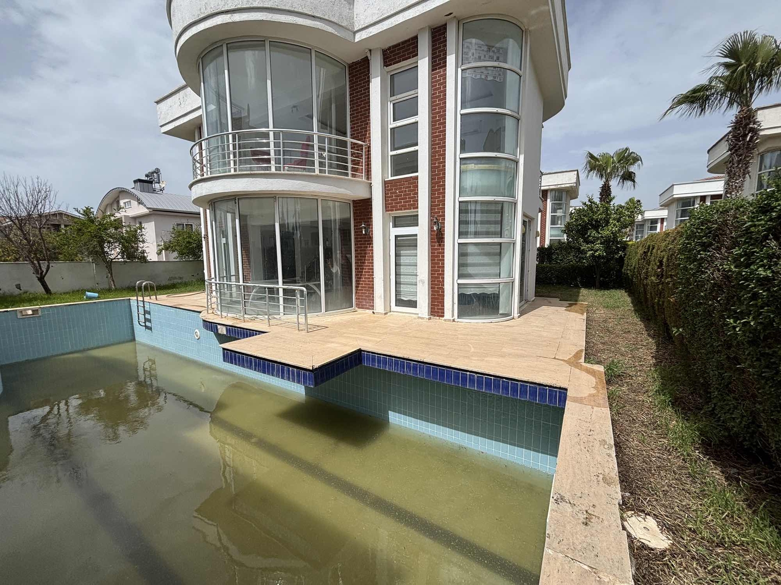 Kürzlich renovierte freistehende Villa in einer Anlage in Belek